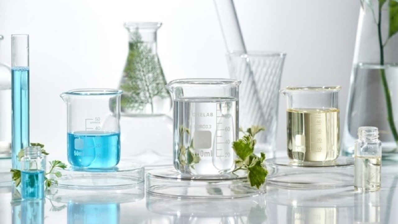 What are the typical applications of ASTM A252 pipes?